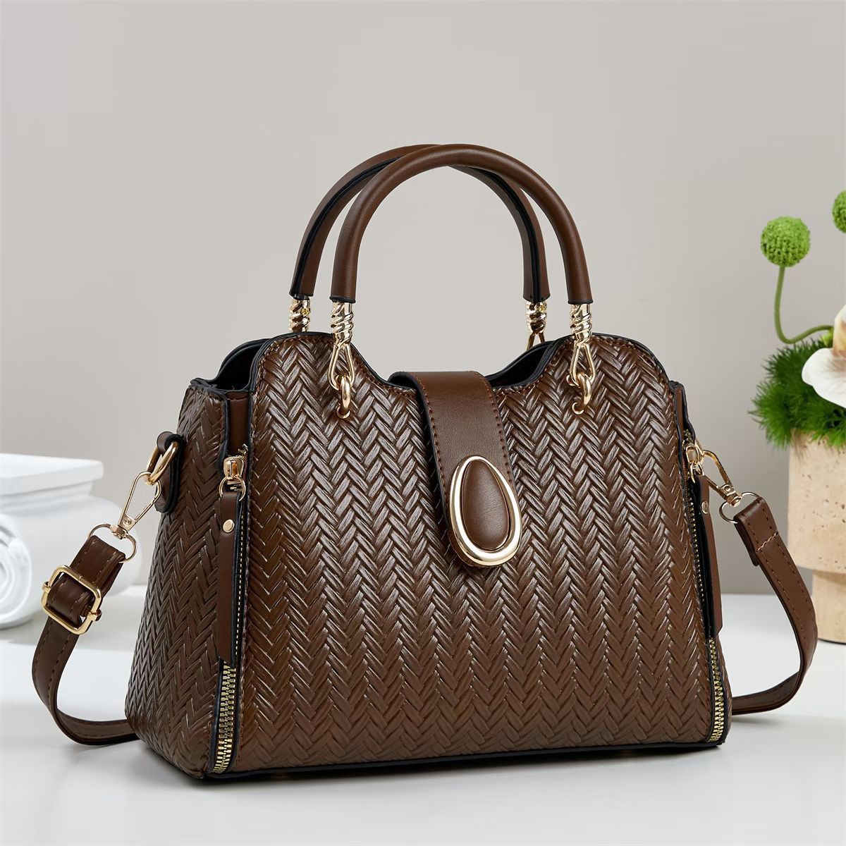 Handbag, Stylish Versatile Shoulder Bag with Contrasting